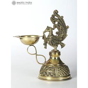 5 pouces petit laiton Superfine paon Diya lampe à huile attrayante et accessoires pour la décoration intérieure, les cadeaux et le temple fabriqués en Inde - Product Image 3