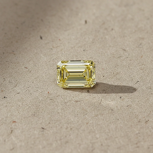 Diamante Cultivado en Laboratorio, Corte Esmeralda, Color Amarillo Intenso, Certificado por IGI, para la Elaboración de Anillos Personalizados - Product Image 2