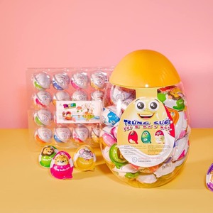 Divertidos dibujos animados de dulces de chocolate en forma de huevo y coches de juguete con un sabor dulce suave adecuado para niños, hechos en Vietnam - Product Image 6