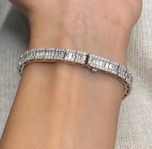 New Customized Round Shape Moissanite Diamond Bracelet Bezel Setting 18K White Gold Diamond Bracelet for Both Women - Product Image 3