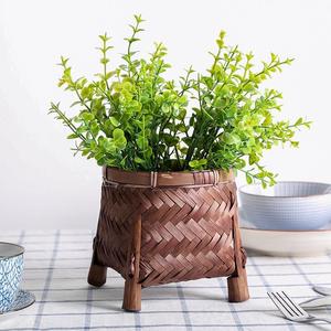 Cesta de bambú hecha a mano con materiales naturales que ofrece una solución de almacenamiento duradera para la organización del hogar y decoración. - Product Image 2