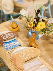 Chaises en rotin faites à la main pour enfants, idéales pour la location événementielle, mariages, anniversaires, baby showers, et la décoration de nurseries. - Product Image 2