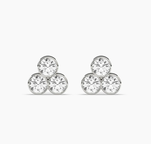 Boucles d'oreilles clous en or 14 carats de qualité supérieure avec diamants de laboratoire VVS1 en forme de cœur certifiés IGI – Bijoux élégants pour femme, cadeau d'anniversaire - Product Image 2