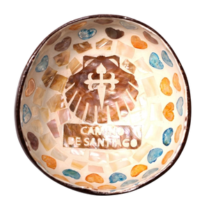 Bol en noix de coco incrusté de coquillages brillants - Art tropical artisanal polyvalent - Product Image 1