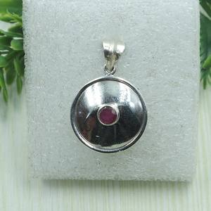 Colgante de Disco Redondo de Plata de Ley 925 con Gema de Rubí Rosa Natural, Hecho a Mano, Minimalista, con Engaste de Bisel, Joyería de Sanación con Rubí, Regalo para Todos - Product Image 6