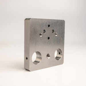 Pièces de rechange pour machines d'automatisation industrielle AMT VINA : Plaque de base d'adaptateur rotatif usinée CNC en acier inoxydable sur mesure - Product Image 1