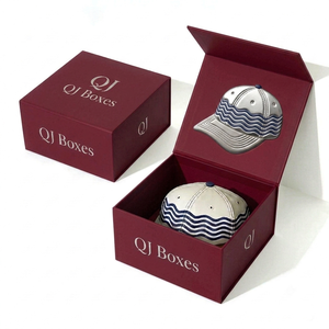 Boîte cadeau pour casquette de baseball avec logo personnalisé en relief, fermeture magnétique étanche, matériaux recyclés écologiques, avec doublure en éponge - Product Image 4