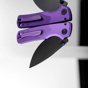 Navajas plegables con mango acanalado morado, hoja afilada con revestimiento negro, pomo azul y clip de bolsillo a juego para uso diario al aire libre (EDC) - Product Image 2