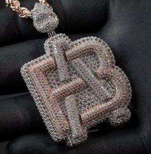 Pendentif personnalisé avec initiale sertie de diamants VVS Moissanite, en argent 925 plaqué or, style hip-hop pour homme. - Product Image 3