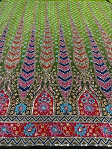 Tissu imprimé de qualité supérieure avec broderie, un textile moderne conçu pour les collections de mode et de vêtements élégants. Ce tissu est un article essentiel pour la mode. - Product Image 5