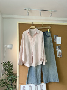 Camisa de Manga Larga a Rayas para Mujer, Modelo L816, de Algodón Grueso Tejido, con Cuello Camisero, Estilo Casual, Primavera-Verano, con Parches de Encaje, Color Pastel - Product Image 3
