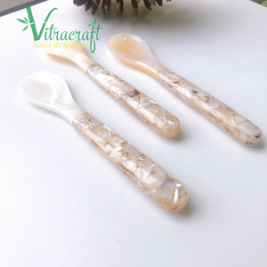 Cuchara Caviar Combinación de Concha de Perla Blanca y Resina de Mica Ayuda a Mantener el Sabor de Caviar Caro Tamaño 12cm - Product Image 6