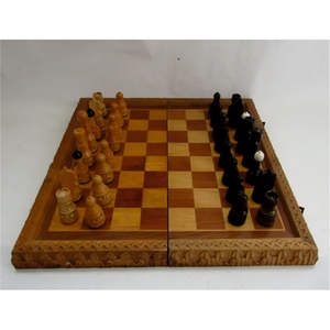 Jeu d'échecs pliant en bois sculpté à la main de luxe avec bordure complexe, style antique, plateau magnétique, pour la décoration intérieure et les cadeaux - Product Image 1
