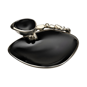Plateau de service élégant en métal de luxe pour chips et trempettes, avec intérieur émaillé noir, bordure argentée et petit bol intégré, idéal pour la décoration intérieure - Product Image 2