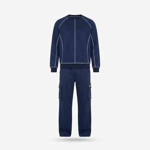 Conjunto Deportivo de Dos Piezas para Hombre, Sudadera Azul Marino con Cuello Redondo y Pantalones Jogger Cargo, Costuras en Contraste, Estilo Casual Urbano - Product Image 3