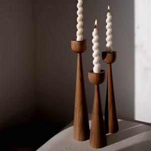Juego de 3 Portavelas de Madera Rústica con Diseños de Pedestal Cónico y Forma Redonda para Decoración del Hogar - Product Image 1