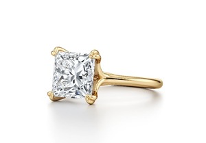 Bague de fiançailles solitaire en or jaune 9 carats avec diamant de laboratoire taille princesse 1 carat, bijoux fins personnalisés en gros - Product Image 3