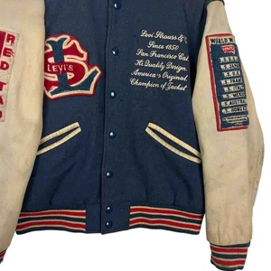 Chaqueta Varsity Levis Red Tab, Chaqueta de Béisbol Bordada Vintage, Chaqueta Letterman Azul Marino con Mangas Crema, Ropa Urbana Retro - Product Image 4
