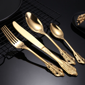 Magnifique ensemble de couverts dorés mats, design minimaliste élégant, belles poignées blanches, qualité supérieure, disponible au prix de gros. - Product Image 5