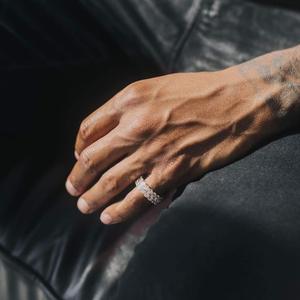 แหวนเงินแท้ 925 สองแถวแบบ Eternity |   แหวนแต่งงานหรูหราชุบทองคำขาว 18K |   แหวนแบบ Iced Out สำหรับทุกเพศ - Product Image 3