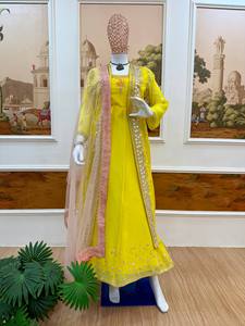Conjunto de Salwar Amarillo de Diseñador con Dupatta, Vestido de Fiesta de Invierno con Bordado Intenso para Mujer - Product Image 3