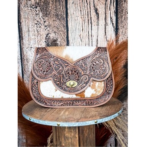 Bolso Bandolera de Cuero Vacuno Estilo Western con Diseño Floral Grabado a Mano, Ligero y Duradero - Product Image 1