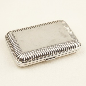 Estuche Metálico para Cigarrillos con Grabado Floral de Luna Creciente y Estrella Dorada Celestial, Porta Cigarros de Bolsillo, Accesorio de Fumador de Lujo - Product Image 3