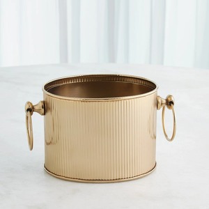 Elegante Enfriador de Vino de Mesa con Acabado de Latón, Enfriador de Bebidas Moderno con Diseño Acanalado Dorado - Product Image 1