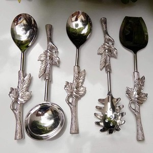 Juego de Servir Floral Ecológico Hecho a Mano Estilo Vintage en Oferta, Cuchara de Acero Inoxidable para Servir Ensaladas y Salsas, Ideal para Cocina o Regalo Empresarial - Product Image 1