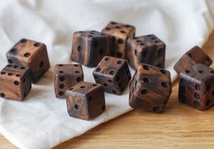 ลูกเต๋าไม้ขนาดใหญ่ 3.5 นิ้ว คุณภาพสูง พกพาสะดวก ชุดเกมลูกเต๋าไม้สำหรับเล่นกลางแจ้ง เกมสนุกสำหรับครอบครัว - Product Image 6