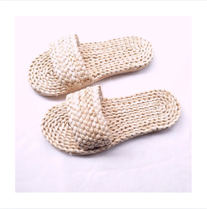 Sandales en jacinthe d'eau durables, tissées à la main, pour le spa et la maison, confortables, en fibres naturelles, de haute qualité - Product Image 1