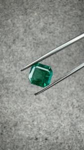 Piedra preciosa de esmeralda zambiana natural de 2.80 quilates, certificada por GIA, corte octogonal, color verde intenso, para anillos, colgantes, pendientes y joyería fina personalizada. - Product Image 2