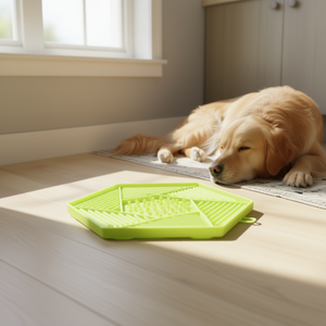 Alfombrilla de silicona para alimentación Lick'n'Snack de 17 cm, verde, con ventosa, para perros y gatos. - Product Image 3