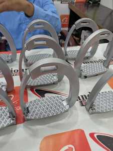 Estribos de Seguridad para Caballos de Aluminio Premium Personalizados, con Superficie Ancha Antideslizante, para Equitación, Proveedor de Fábrica OEM ODM - Product Image 1