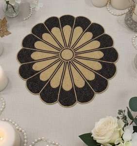 Sets de table élégants en polyester/coton écologiques, brodés de fleurs tricotées à la main, pour la décoration de table à manger, 14 pouces - Product Image 1