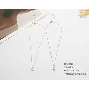 Collana con Ciondolo a Forma di Lettera C in Acciaio Inossidabile, 6mm, Minimalista, per Uso Quotidiano, Unisex - Product Image 1