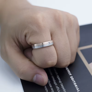 Anillo de Boda Minimalista Chapado en Oro Rosa con Diamante Corte Princesa en Engaste de Bisel, Diseño Geométrico Unisex, Joyería Fina - Product Image 5