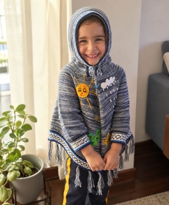 PONCHO CON CAPUCHA PARA NIÑO CON APLICACIONES EN 3D - Product Image 2
