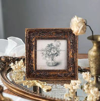 Cadre photo en bois antique, artisanat indien, design personnalisable, finition polie, matériau organique, à poser sur table ou à accrocher au mur, décoration intérieure