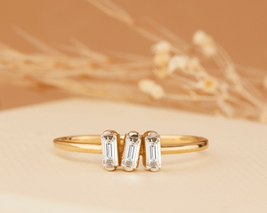 Bague de fiançailles solitaire vintage plaquée or 18 carats avec diamant de laboratoire taille émeraude certifié IGI pour femme - Product Image 2