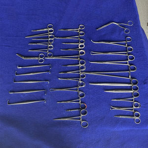 Ensemble de 125 instruments chirurgicaux médicaux professionnels avec plateau EXC. Condition! - Product Image 1