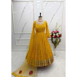 Magnifiques robes de bal de créateur - Pent et robe avec dupatta pour les occasions spéciales - Product Image 4