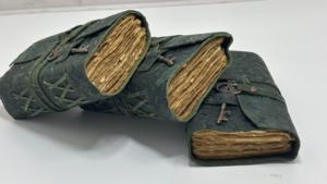Carnets en cuir gaufré pour la prise de notes, le croquis, le journal de voyage, les cadeaux, la papeterie, la vente au détail, la vente en gros et la fourniture en vrac - Product Image 2