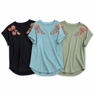 Camiseta de Mujer 100% Algodón Orgánico, Estampado Floral Paisley, Corte Holgado, Manga Corta, Casual, Ecológica, Fabricante OEM ODM - Product Image 6