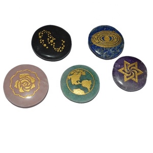 Fengshui Healing Energy Galaxy Grabado Reiki Set Comprar 7 chakra Reiki cristales curativos piedras set natural - Product Image 1