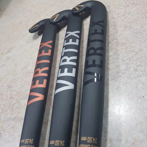 Palo de Hockey sobre Césped de Material de Carbono Resistente con Logotipo y Diseño Personalizables, 30-39 Pulgadas, Peso 510/530g, Tipos de Arco Extra Bajo Profesional - Product Image 1