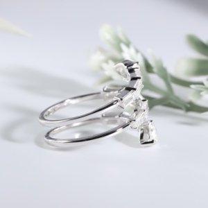 Anillo de compromiso y boda de lujo de oro blanco con corte esmeralda, cultivado en laboratorio, con bandas de diamantes en espiral de serpiente para mujer, anillos envolventes llamativos. - Product Image 4