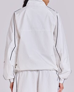 Coupe-vent utilitaire unisexe personnalisé en nylon imperméable avec empiècements en maille et passepoil contrastant, survêtement léger style streetwear, logo personnalisé - Product Image 3
