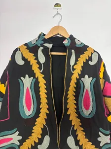 Chaqueta Suzani Negra Bordada de Estilo Vintage, Arte Floral Tradicional, Ropa Exterior Étnica Bohemia para Mujer - Product Image 4