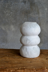 Vase à fleurs en résine fait main, design moderne style ferme, ornement unique pour le Nouvel An, décoration élégante pour la maison - Product Image 4